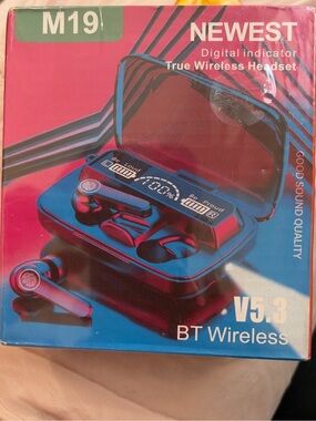 M19 V5.3 True Wireless Earbuds - Blue and Red NWT